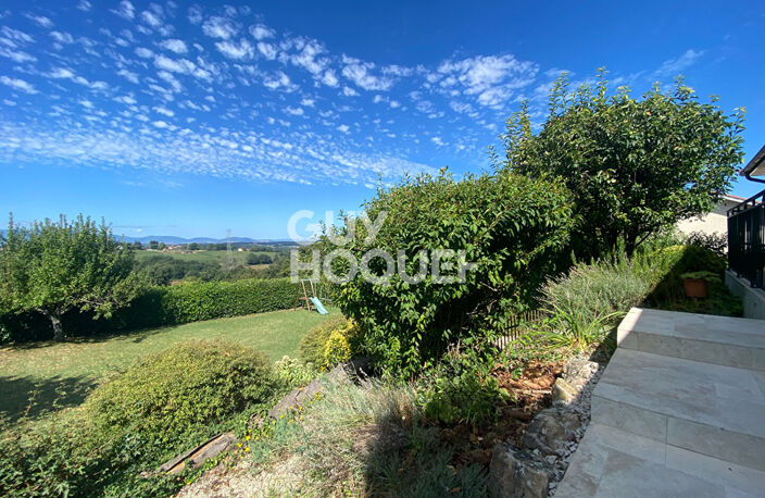 Exclusivité /  A vendre  - Maison avec jardin et piscine  et ... — photo 2