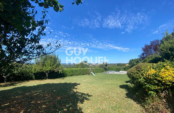 Exclusivité /  A vendre  - Maison avec jardin et piscine  et ... — photo 3