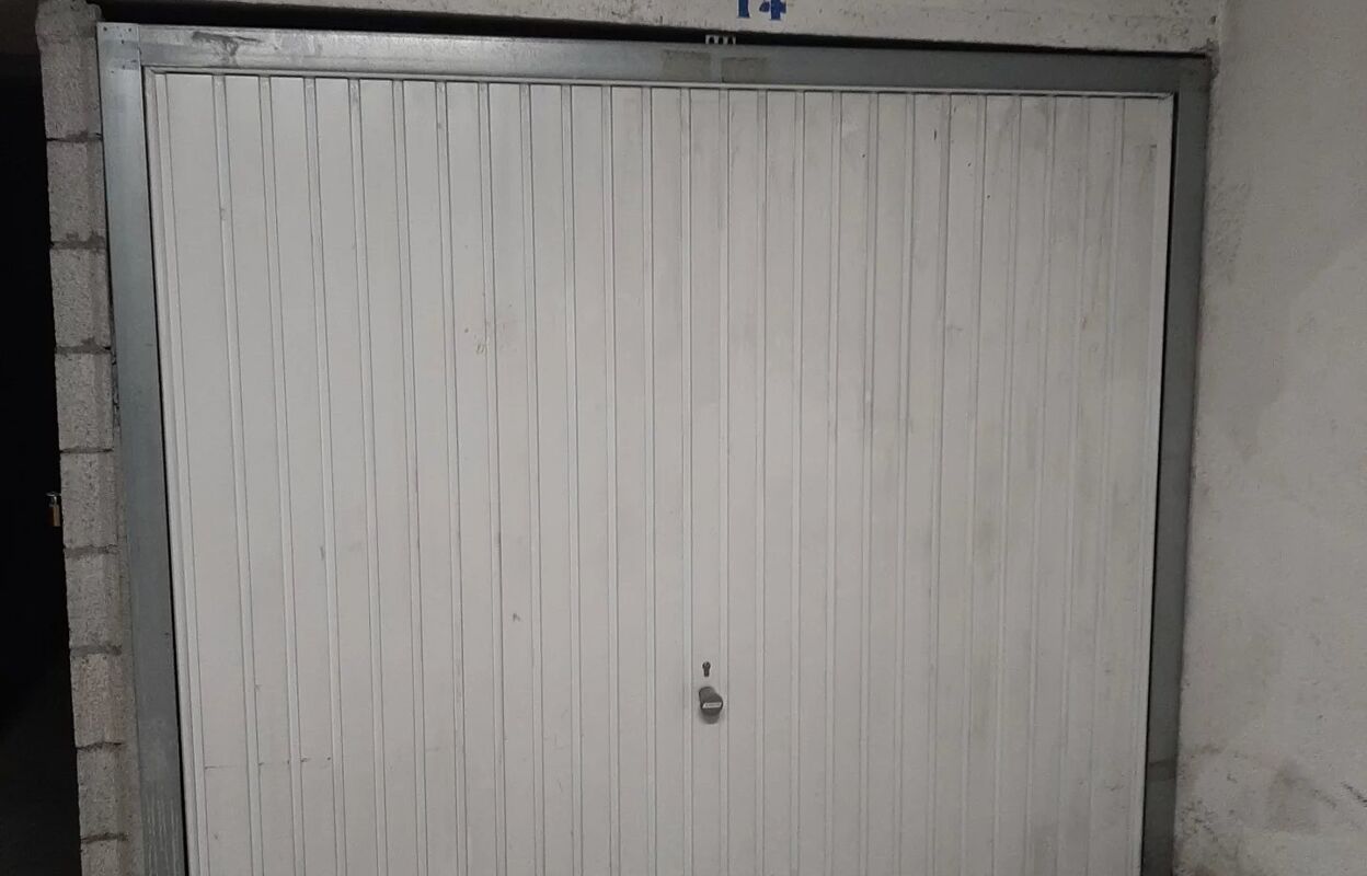 garage  pièces 10 m2 à louer à Nice (06000)