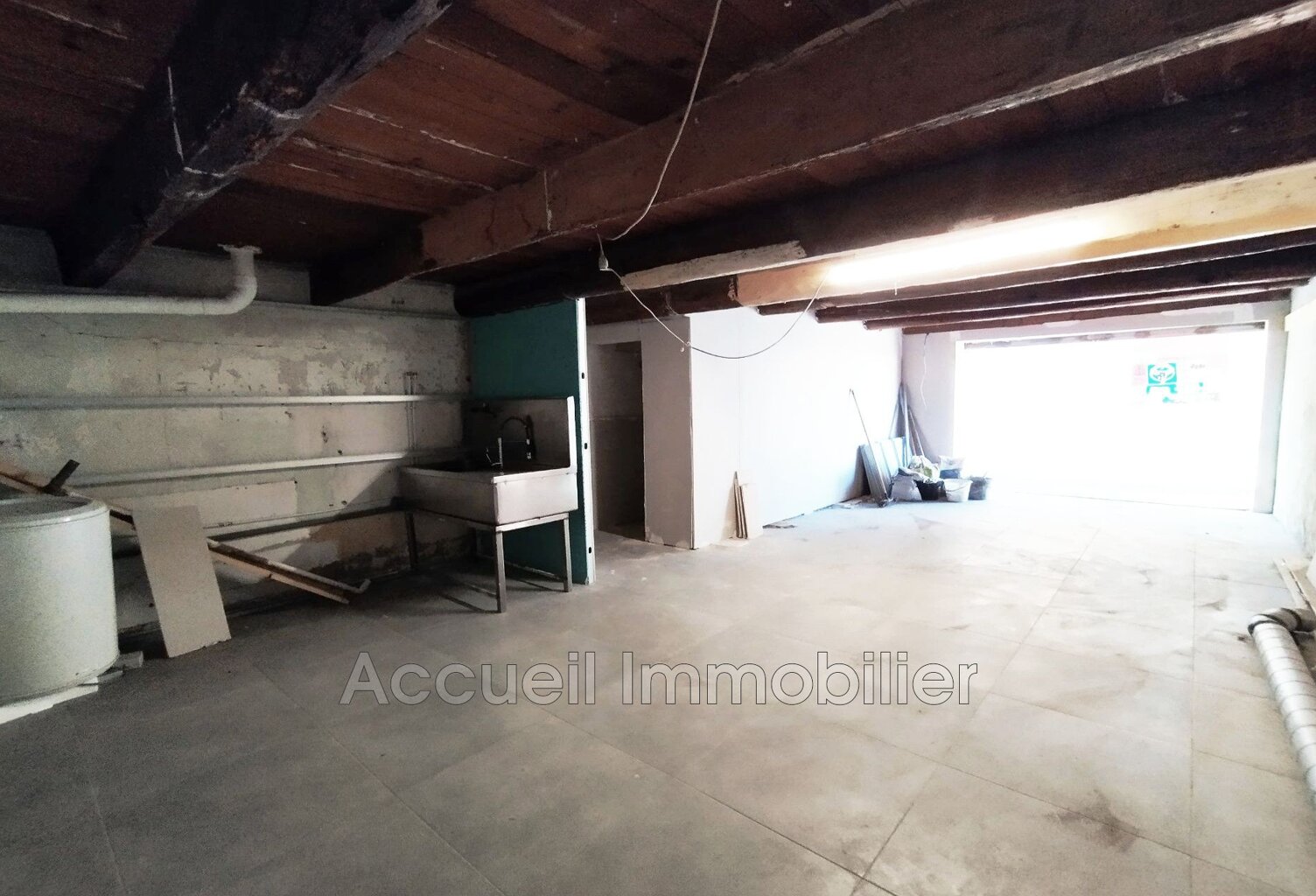 Murs commerciaux traversant tous commerces rez-de-chaussée. En — photo 1
