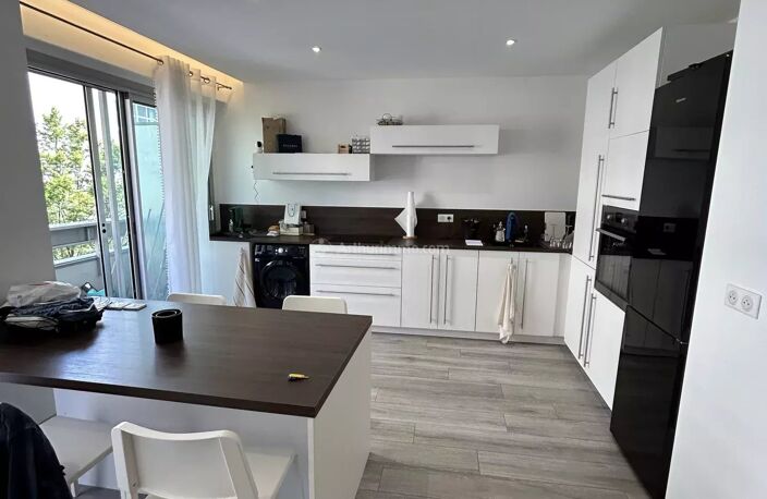 EXCLUSIVITE TRES BEAU-T3-76 m²-TRIANGLE D'OR LYON 6 — photo 4