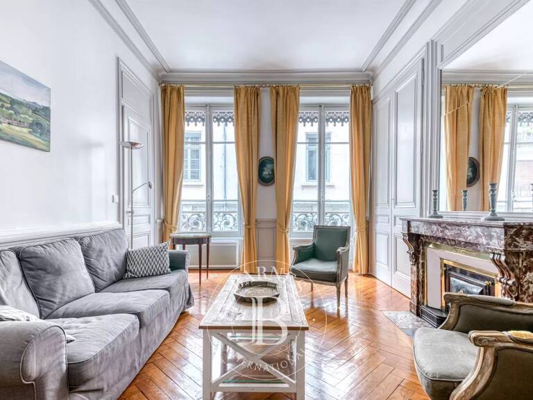 Lyon 2 - Ainay - Appartement meublé de 66,38 m² - Cave - Grenier - 2 Chambres — photo 1
