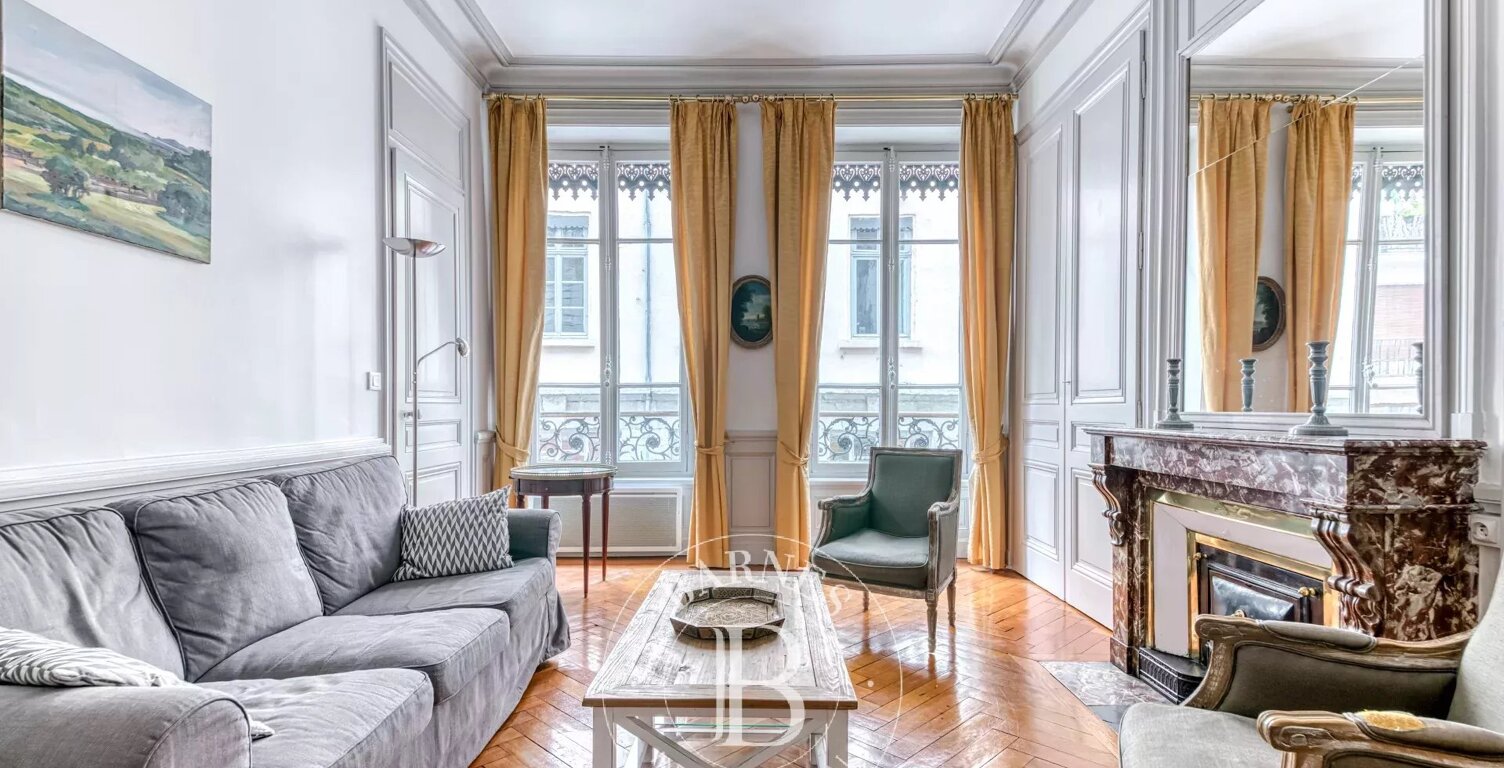Lyon 2 - Ainay - Appartement meublé de 66,38 m² - Cave - Grenier - 2 Chambres — photo 1