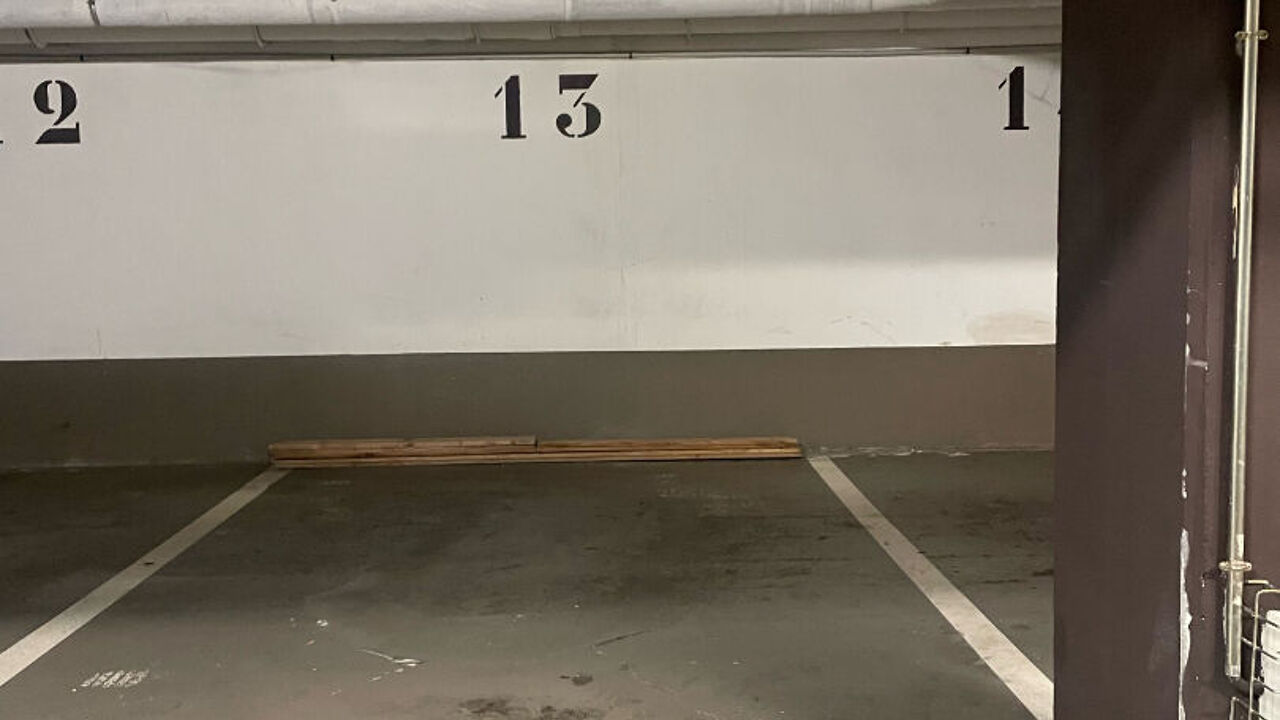 garage  pièces  m2 à vendre à Paris 18 (75018)