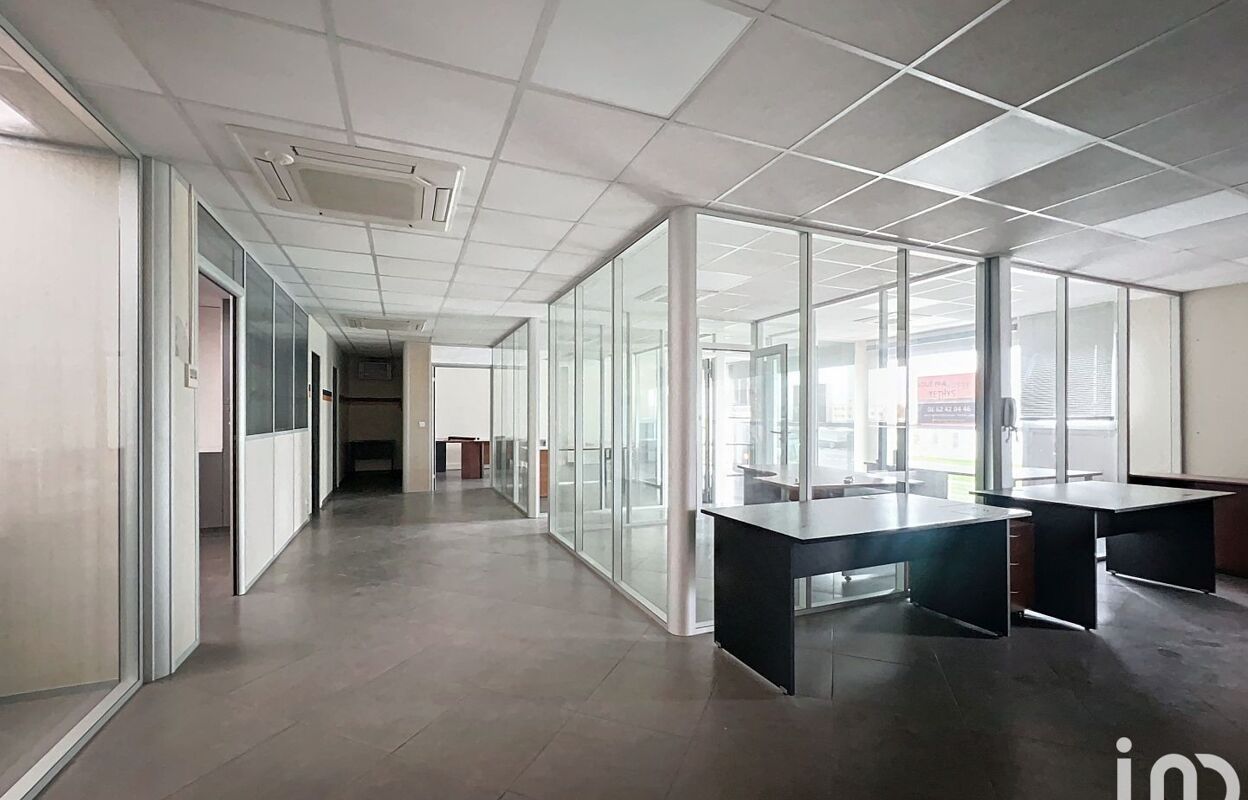 bureau  pièces 200 m2 à louer à Santeny (94440)