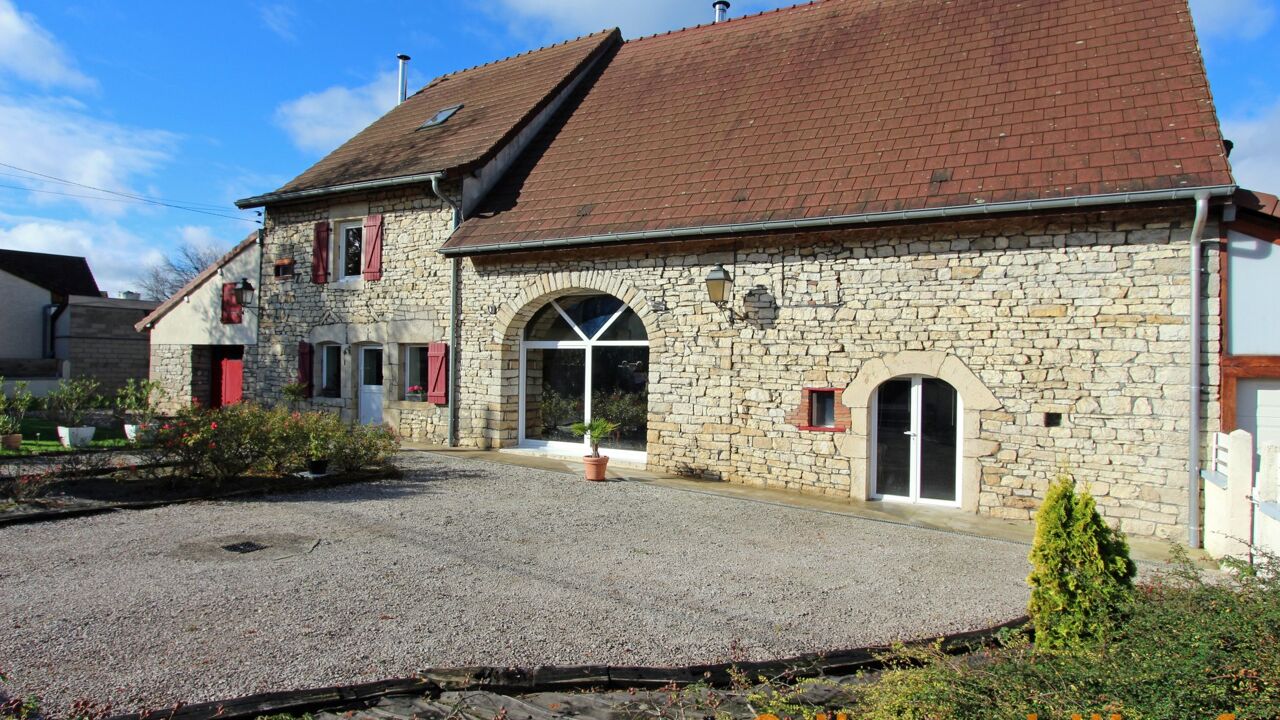 maison 6 pièces 206 m2 à vendre à Bletterans (39140)