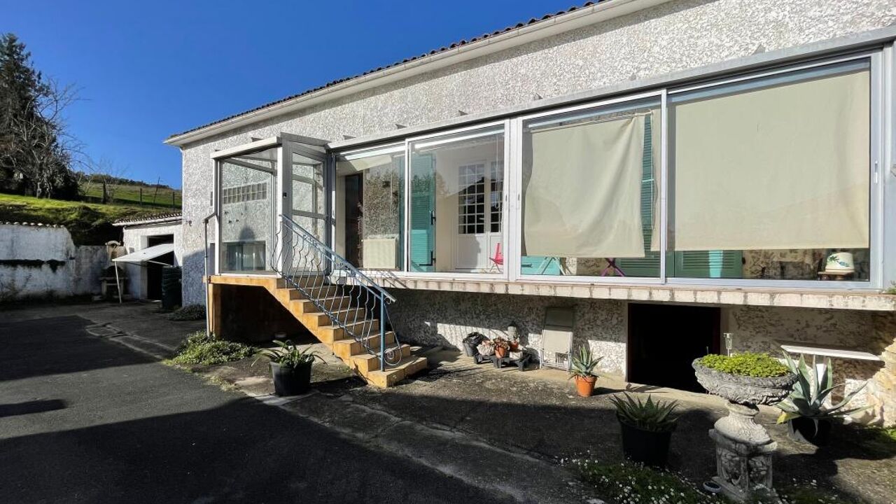 maison 4 pièces 143 m2 à vendre à Saint-Sauvant (17610)