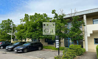 Bureau  321 m² à louer à Bron (69500)