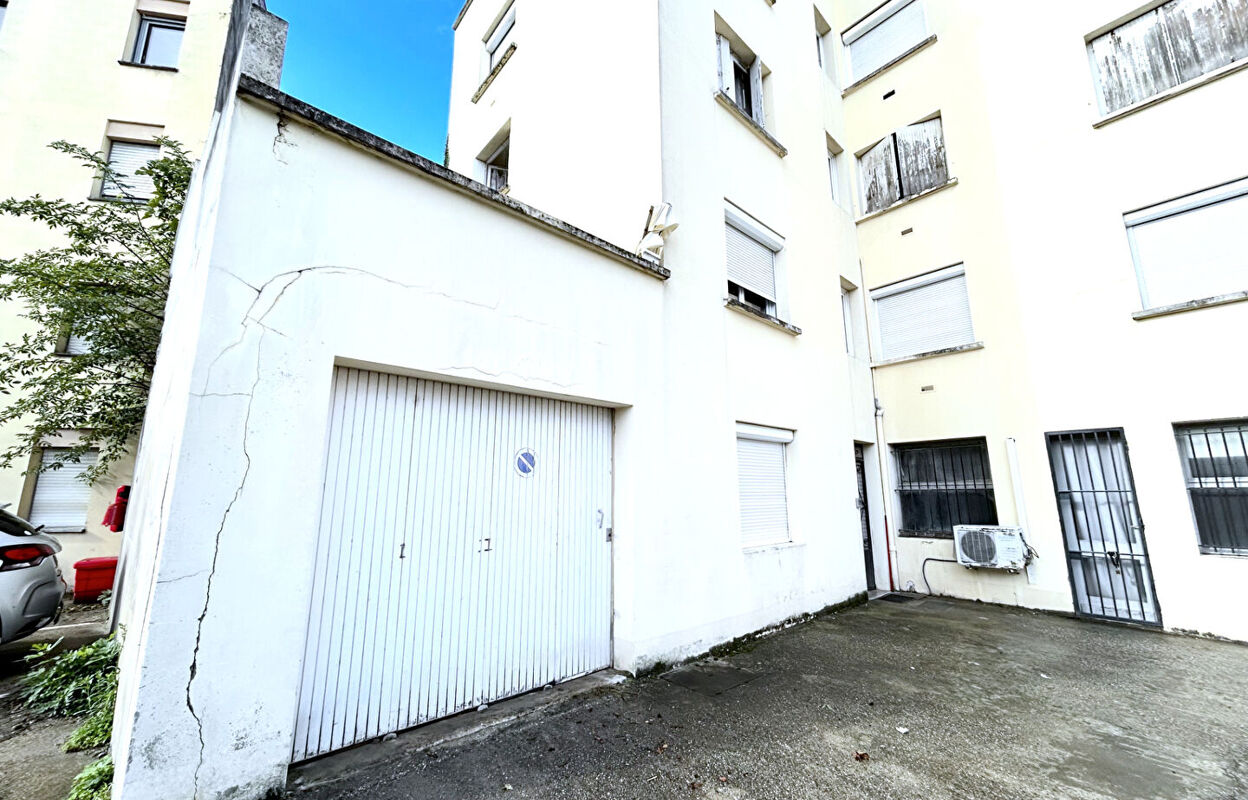 garage  pièces 18 m2 à louer à Bordeaux (33000)