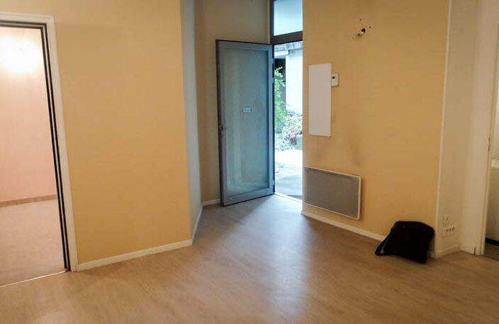 Bureau à Vendre Loué , Secteur Verdun, Pau — photo 2