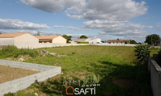 Terrain  889 m² à vendre à Sainte-Ouenne (79220)