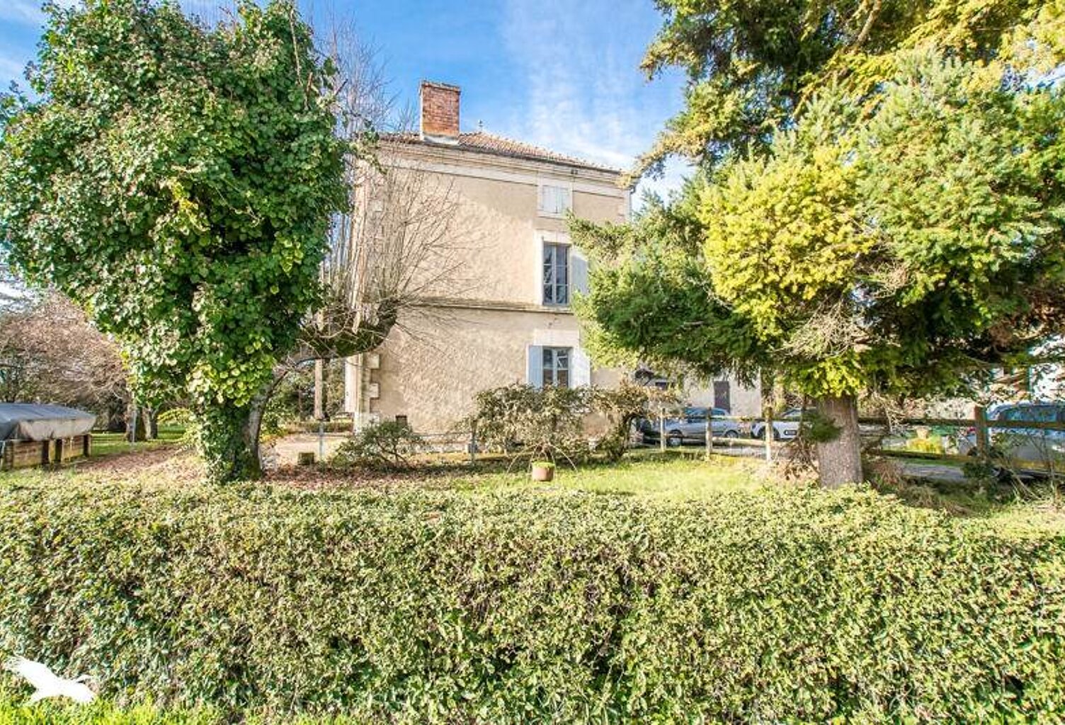 Maison en pierre de 7 pièces principales — photo 1