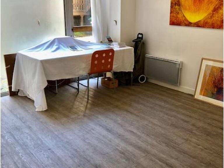 Local commercial — photo 1