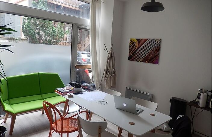 Local commercial — photo 2