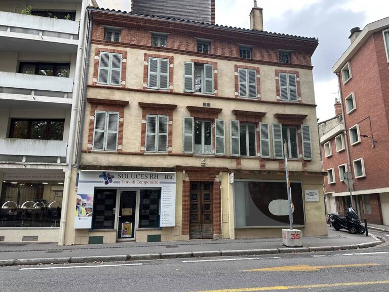 Local commercial — photo 1