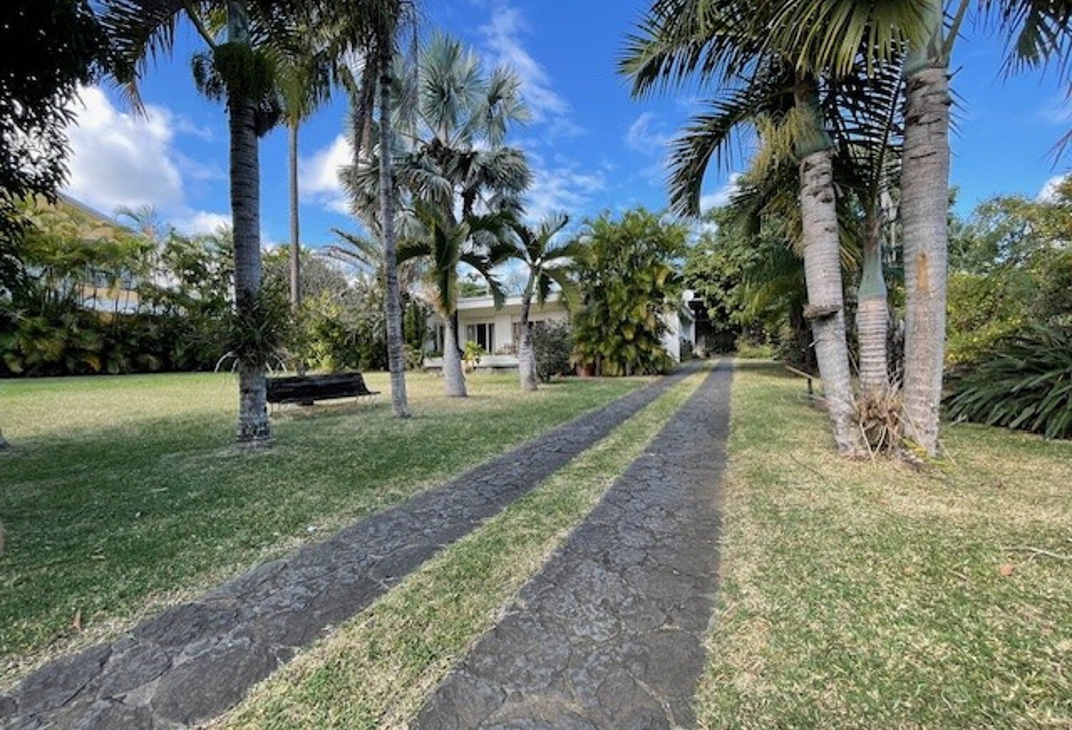 VILLA 187M2 HABITABLE SUR TERRAIN DE 1542M2 — photo 1