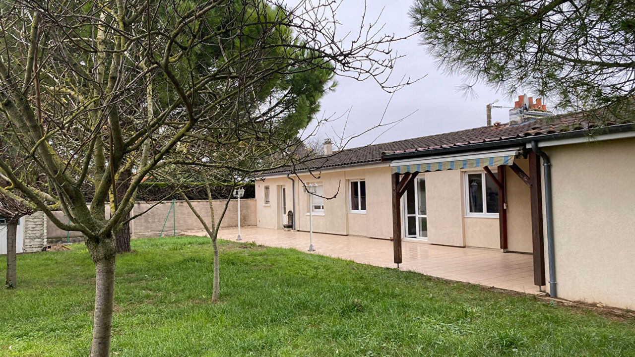 maison 5 pièces 140 m2 à vendre à Neuville-de-Poitou (86170)