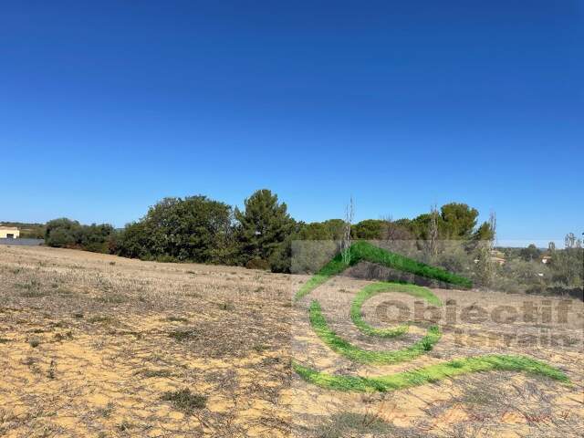 Terrain constructible — photo du bien