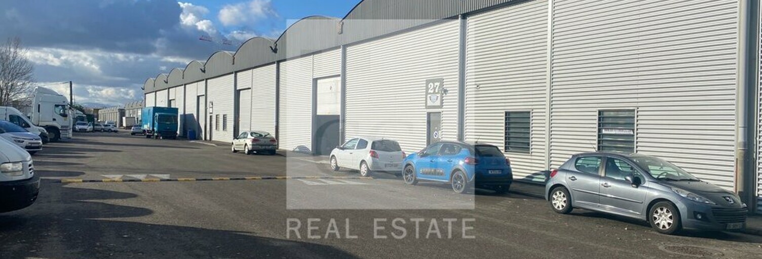 Commerce  2570 m² à louer à Saint-Priest (69800)