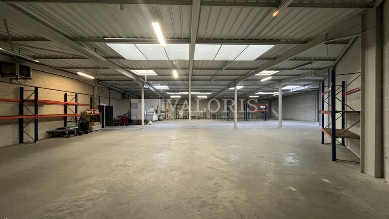 commerce  pièces 620 m2 à louer à Corbas (69960)