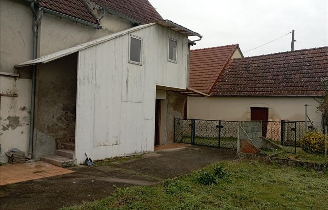 maison 6 pièces 77 m2 à vendre à Saint-Amand-Montrond (18200)