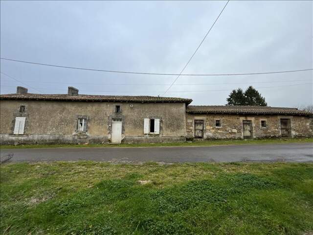 Maison en pierre de 4 pièces principales — photo du bien