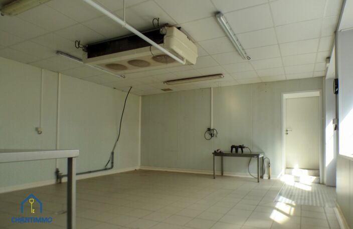 Immobilier Professionnel à louer Chantonnay — photo 3