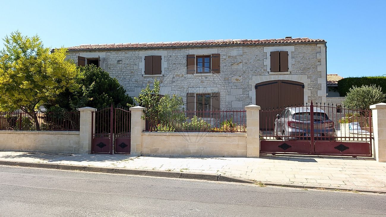 Villa / Maison 7 pièces  à vendre Jonzac 17500