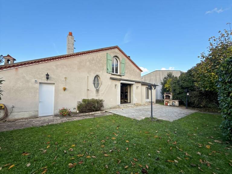   Maison de caractère avec piscine et dépendance aménagée – Un bien rare aux multiples possibilités ! — photo 1