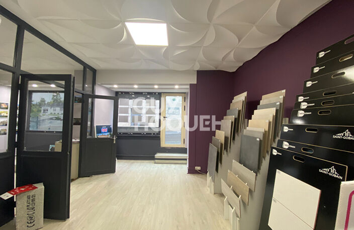 A Vendre - Local Commercial  70m² - VIENNE CENTRE VILLE / Pro... — photo 3