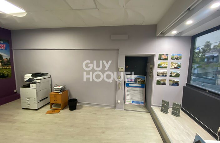 A Vendre - Local Commercial  70m² - VIENNE CENTRE VILLE / Pro... — photo 5