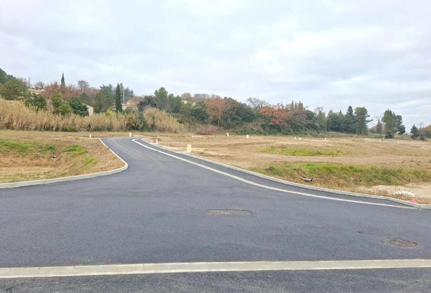 Terrain  viabilisé de 600m² — photo 1