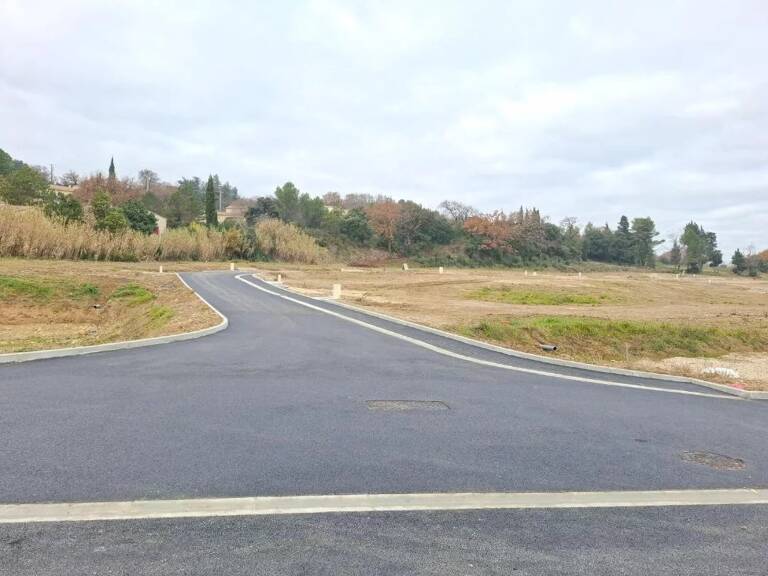 Terrain  viabilisé de 600m² — photo 1