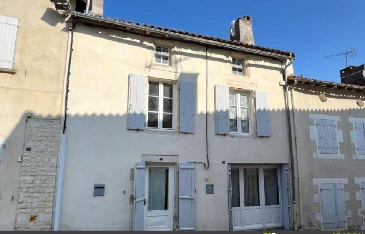 maison 6 pièces 154 m2 à vendre à Champagne-Mouton (16350)