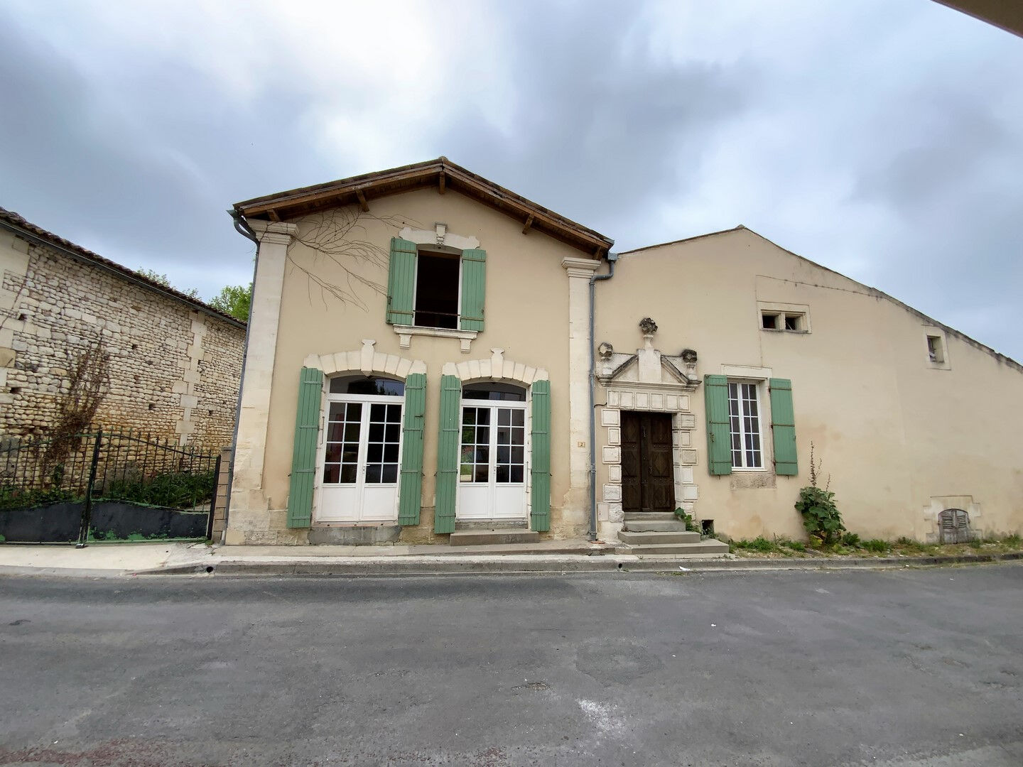 Villa / Maison  T7 à vendre Jonzac 17500