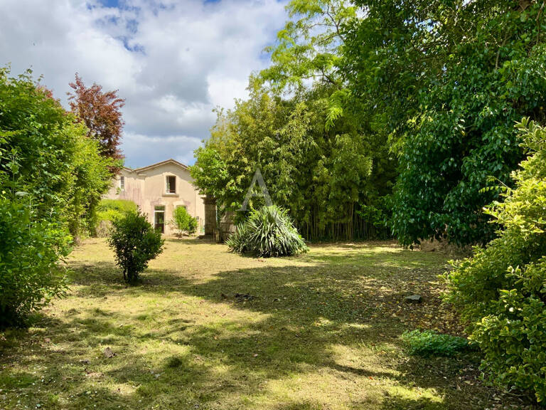 Maison avec dépendances proche de Jonzac — photo 1