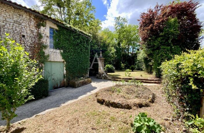 Maison avec dépendances proche de Jonzac — photo 2