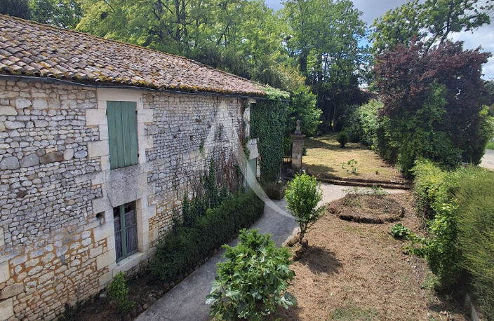Maison avec dépendances proche de Jonzac — photo 4