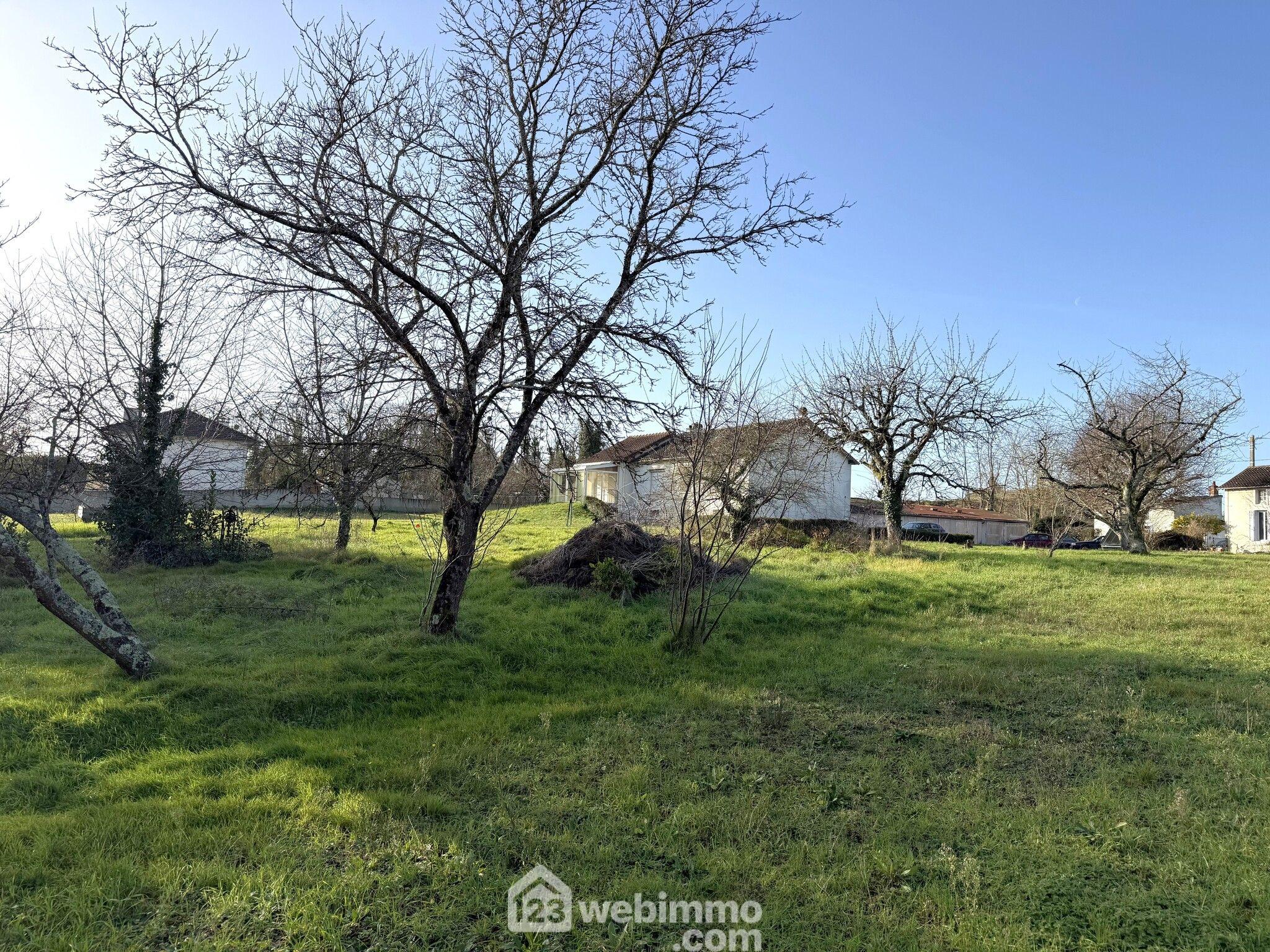 Photo Terrain constructible - 2944m² - Poitiers image 2/4