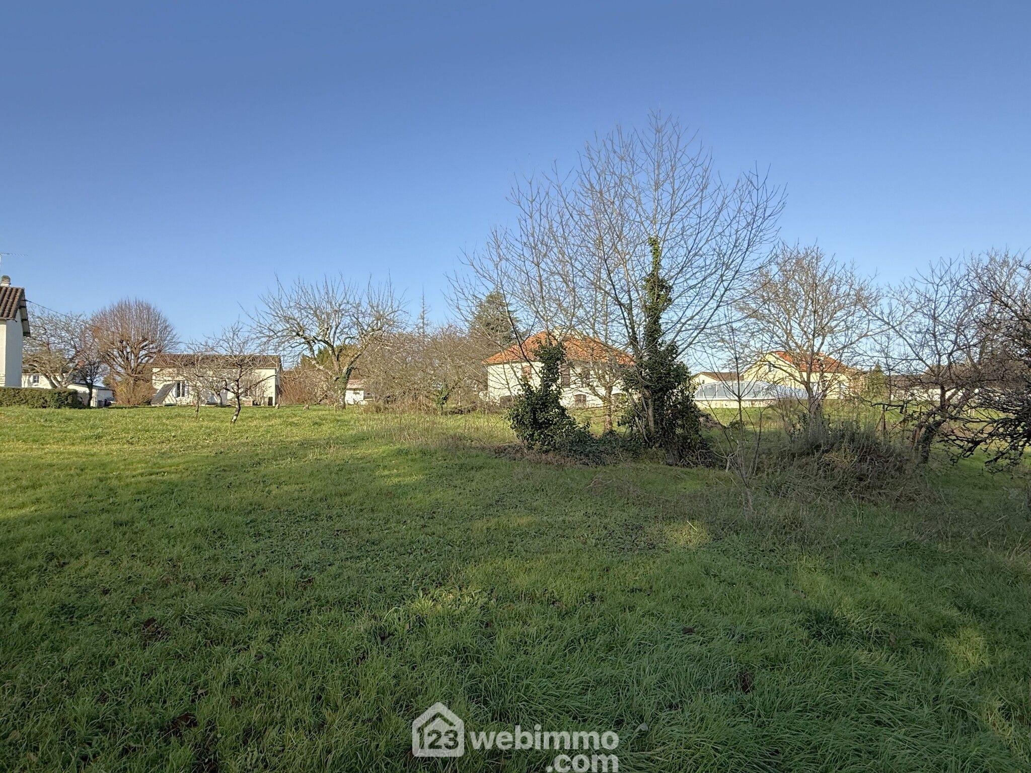 Photo Terrain constructible - 2944m² - Poitiers image 3/4