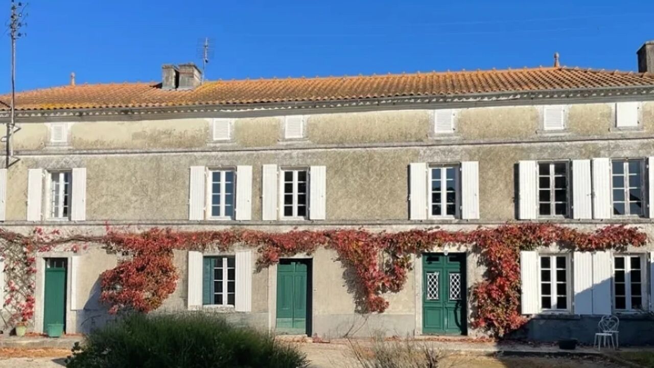 maison 22 pièces 369 m2 à vendre à Barret (16300)