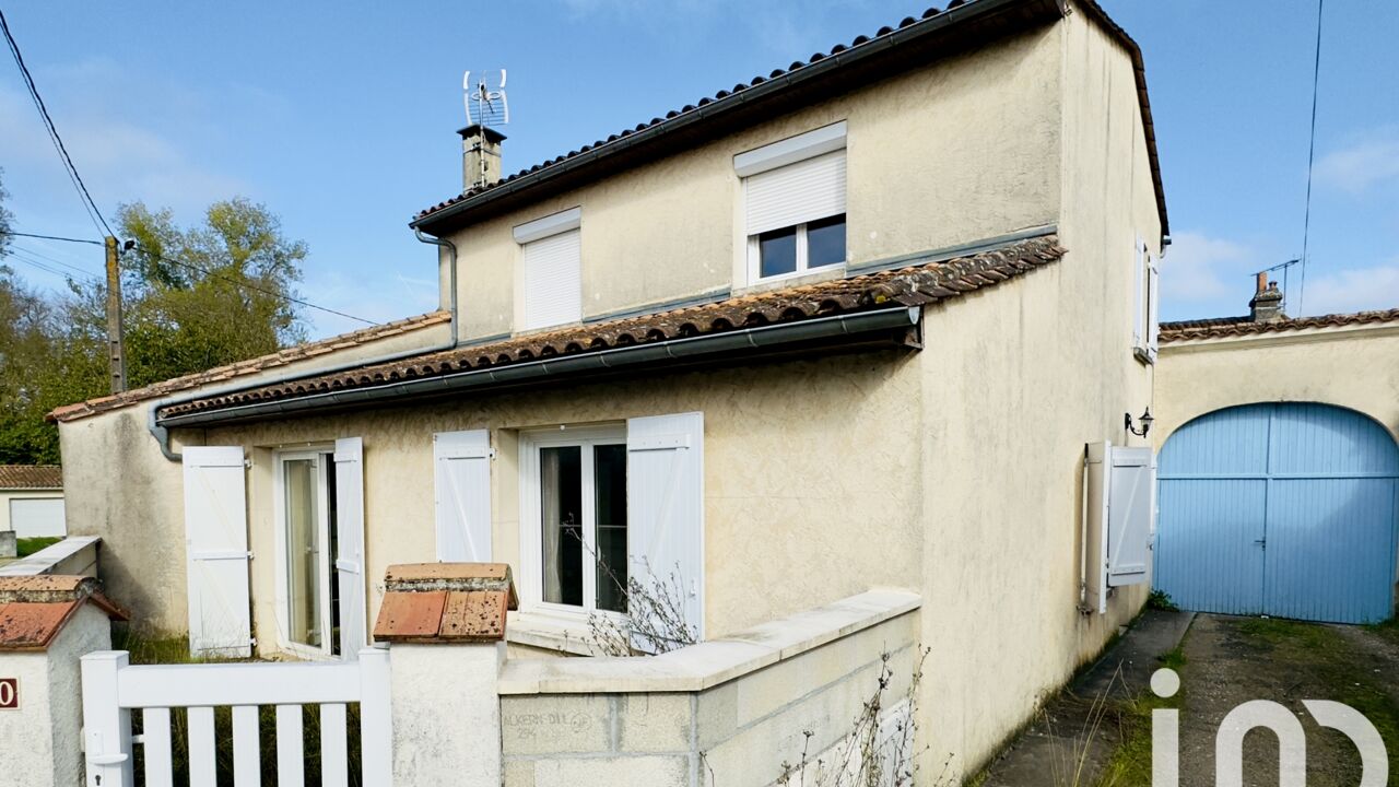 maison 6 pièces 111 m2 à vendre à Roullet-Saint-Estèphe (16440)