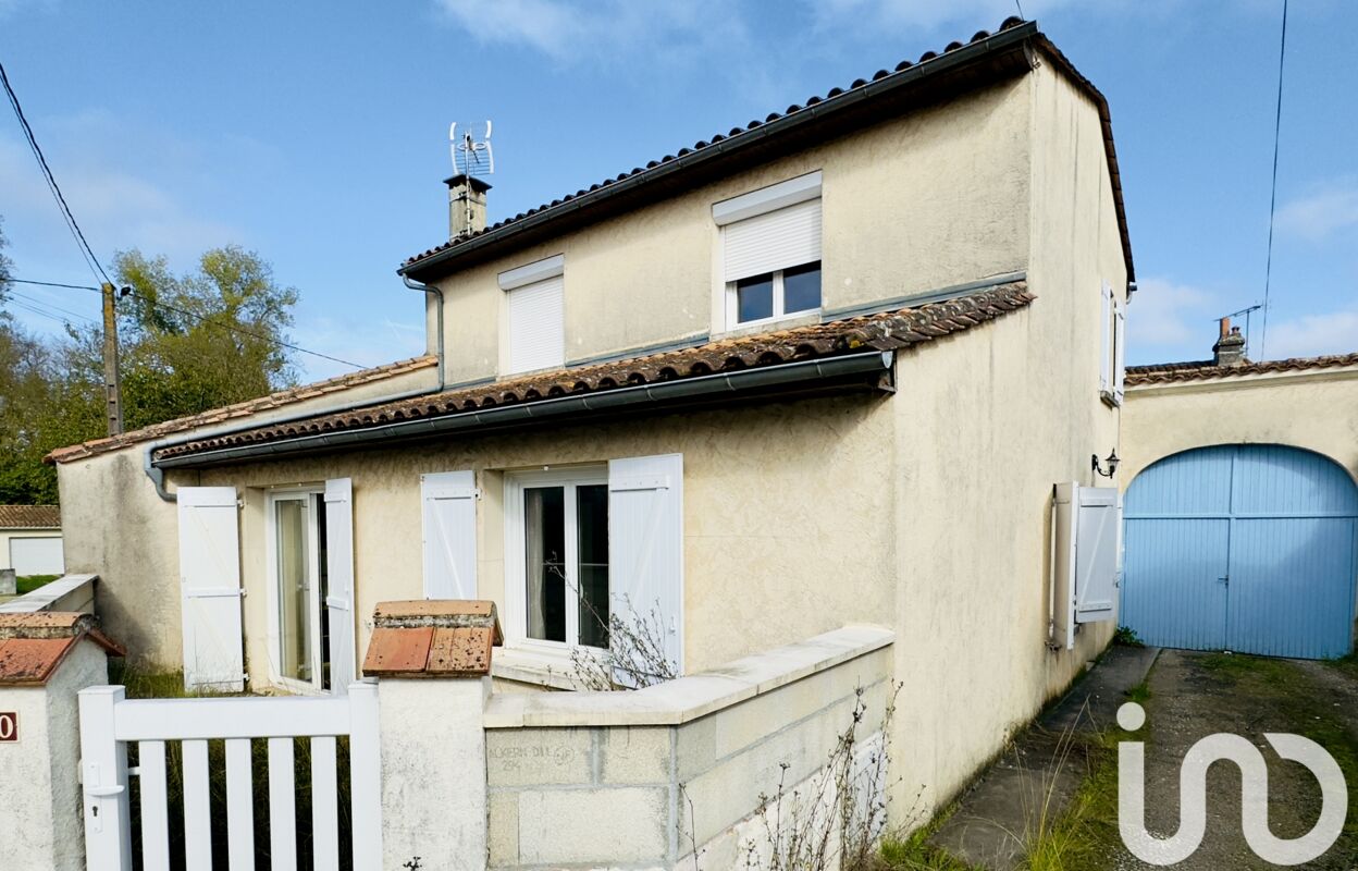 maison 6 pièces 111 m2 à vendre à Roullet-Saint-Estèphe (16440)