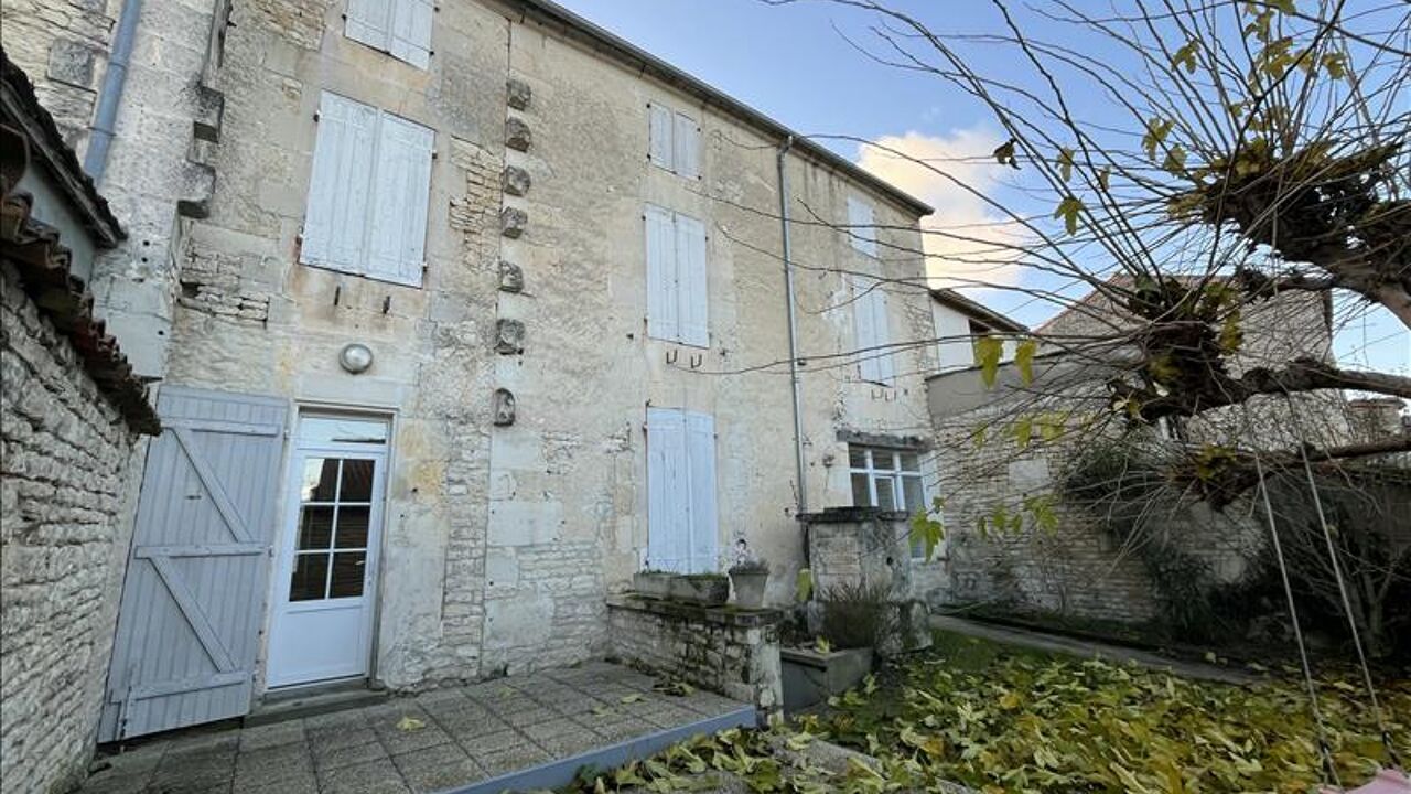 maison 10 pièces 227 m2 à vendre à Rouillac (16170)