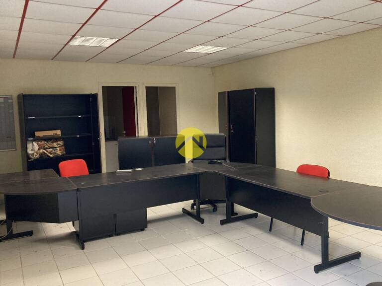 LOCAL AVEC BUREAU  SUR AVORD — photo 1