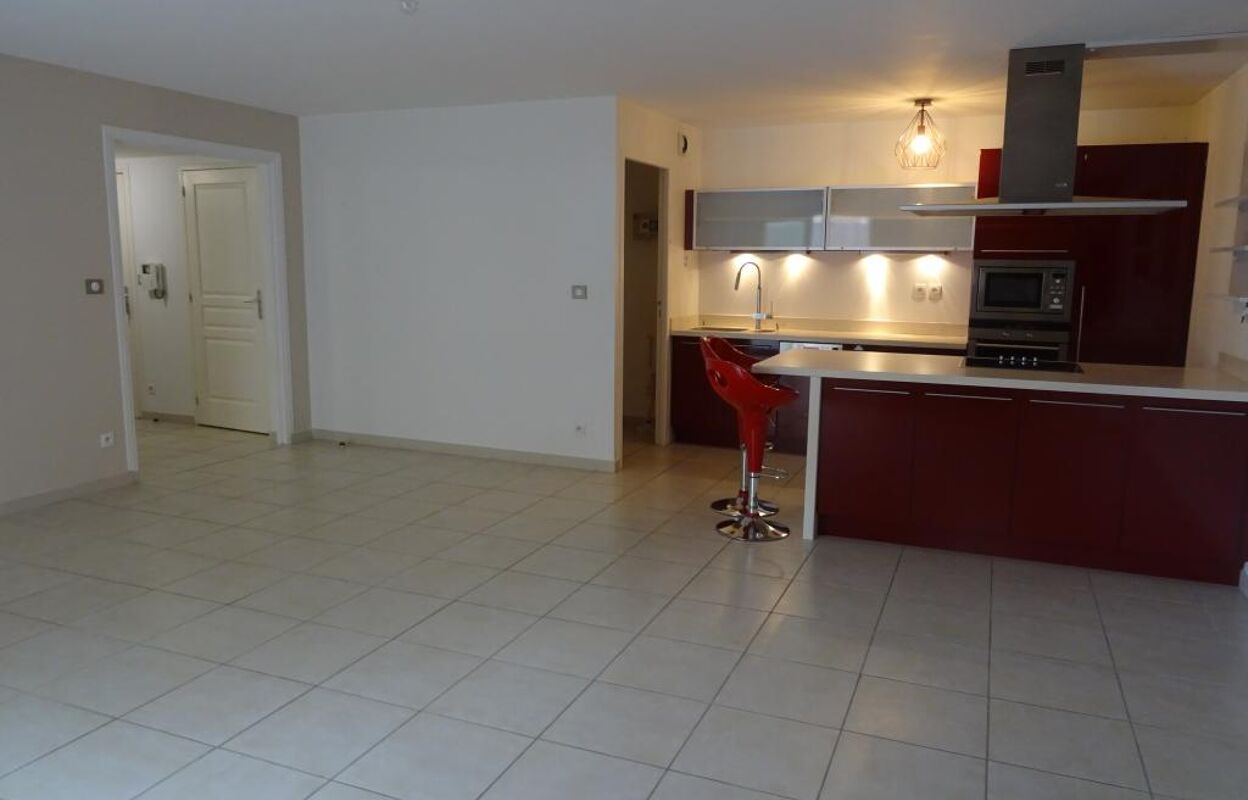 appartement 3 pièces 80 m2 à louer à Hyères (83400)