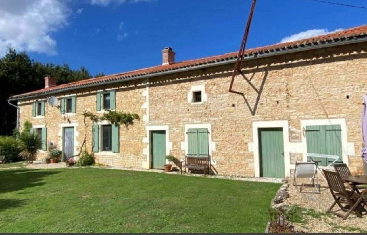 maison 4 pièces 127 m2 à vendre à Nanteuil-en-Vallée (16700)