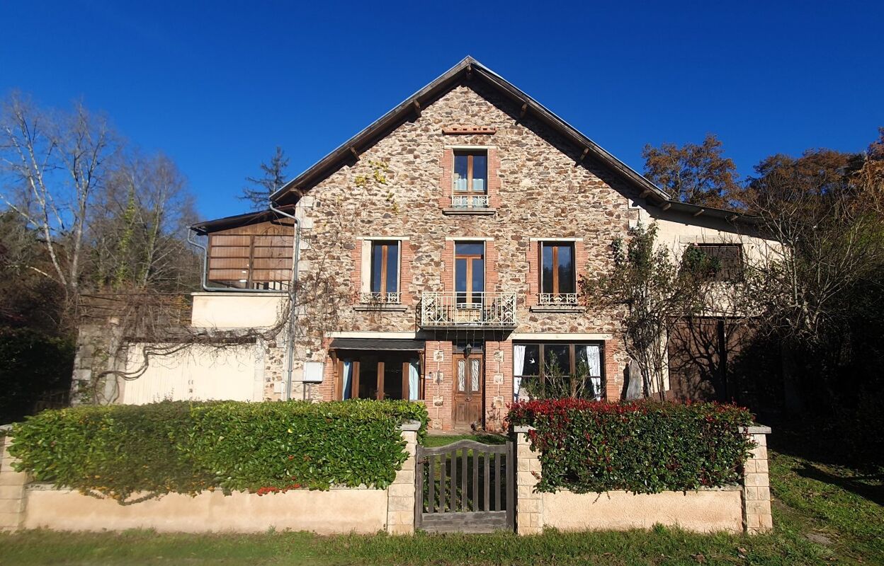 maison 11 pièces 239 m2 à vendre à Najac (12270)