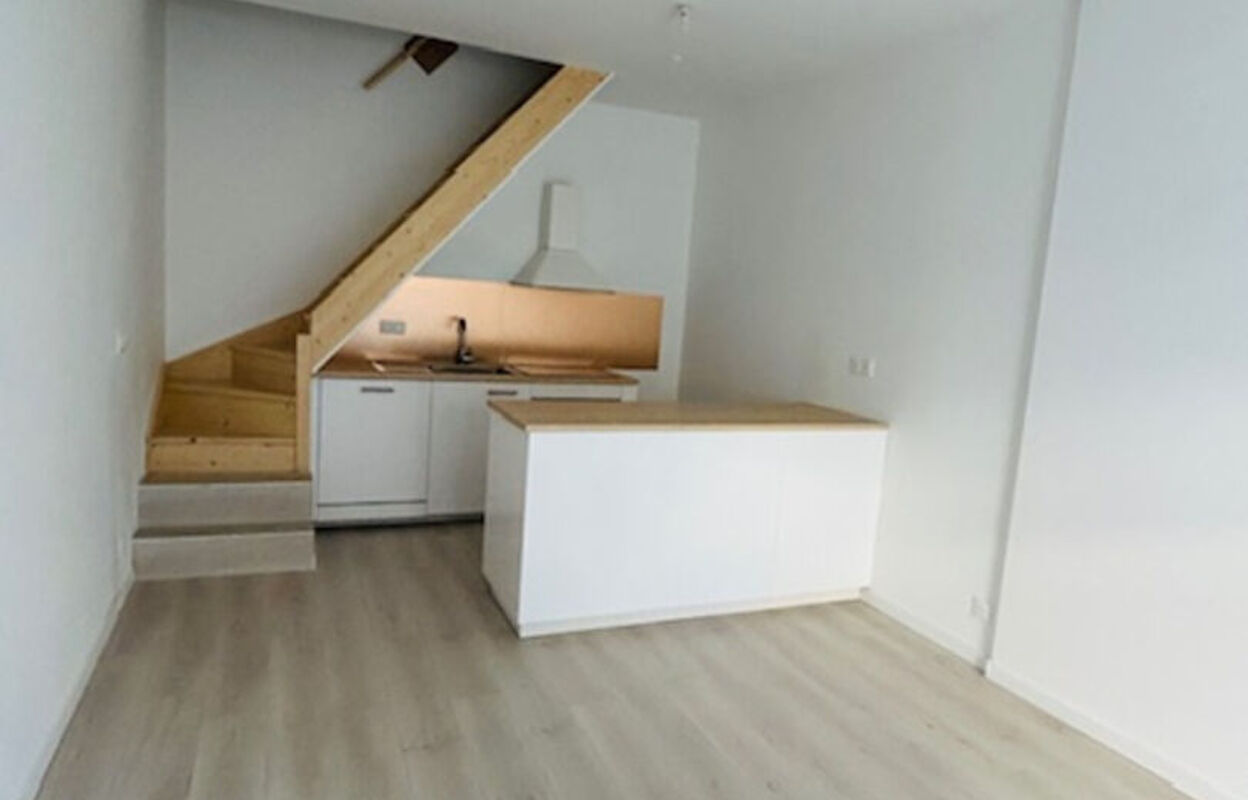 appartement 2 pièces 51 m2 à louer à Lambesc (13410)