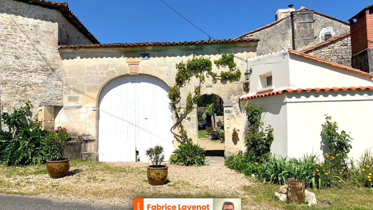 maison 11 pièces 332 m2 à vendre à Saint-Saturnin (16290)